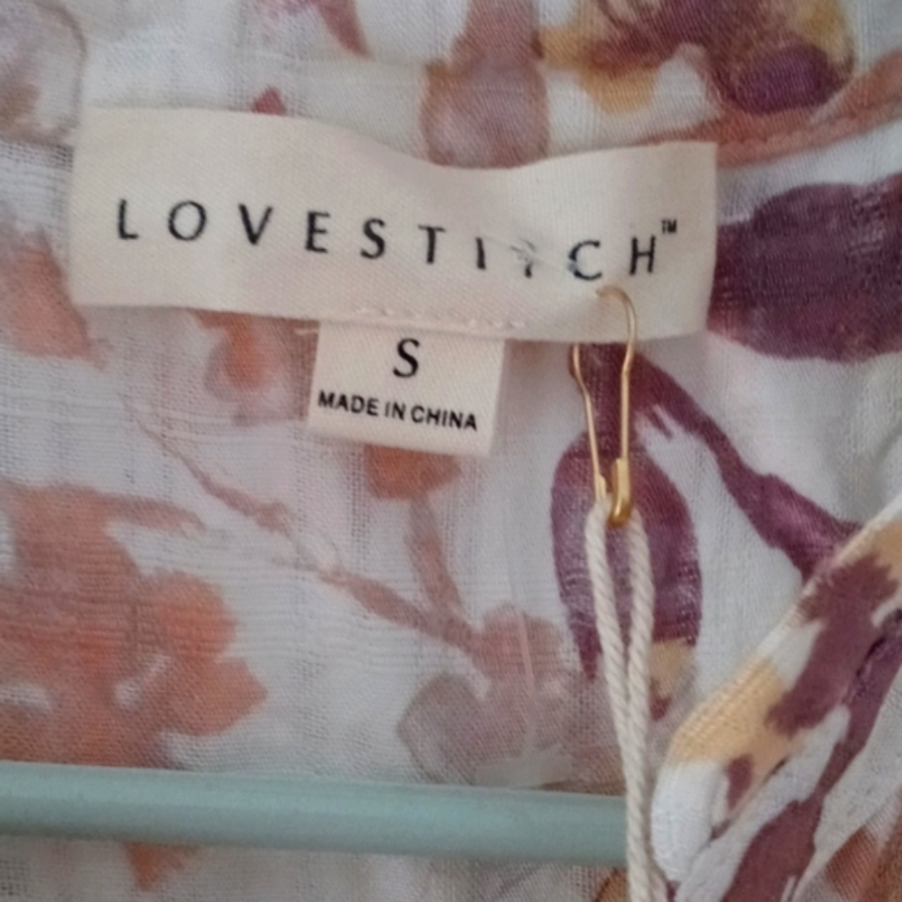 Boutique sleeveless top.soft romantic colors. - Picture 2 of 4